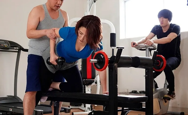 Chồng yêu phát hiện cô vợ địt trộm với huấn luyện viên thể hình