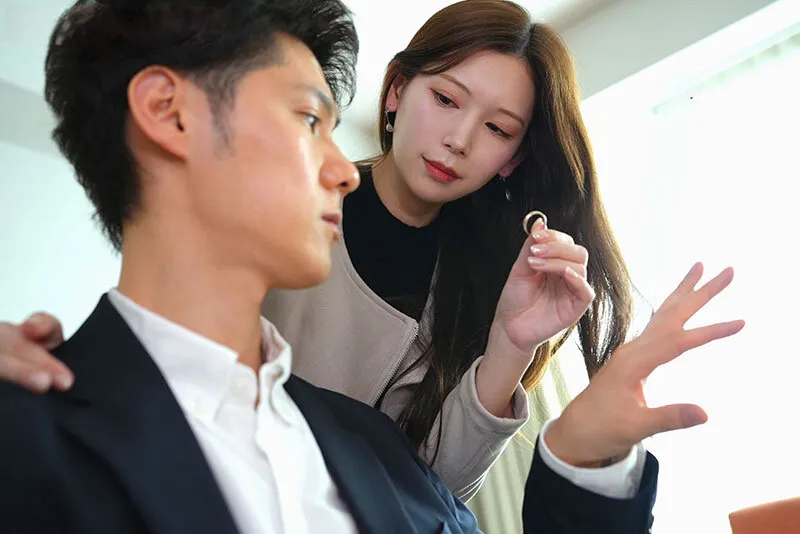 Người vợ đi đi chơi, người chồng ở nhà bị nhỏ em người vợ gạ trả bài không trượt phát nào