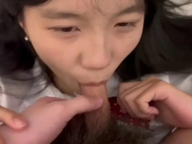 Em loli dễ thương liếm của quý biến em thành con đào dâm dục p2